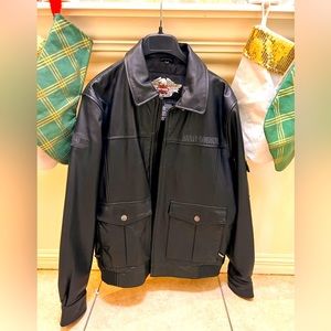 Like new Harley Davidson Leather Bomber jacket! Genuine Harley-Davidson size L.